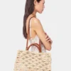Beige tote bag in raffia