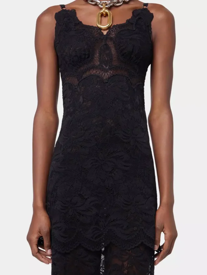 Black long dress in lace
