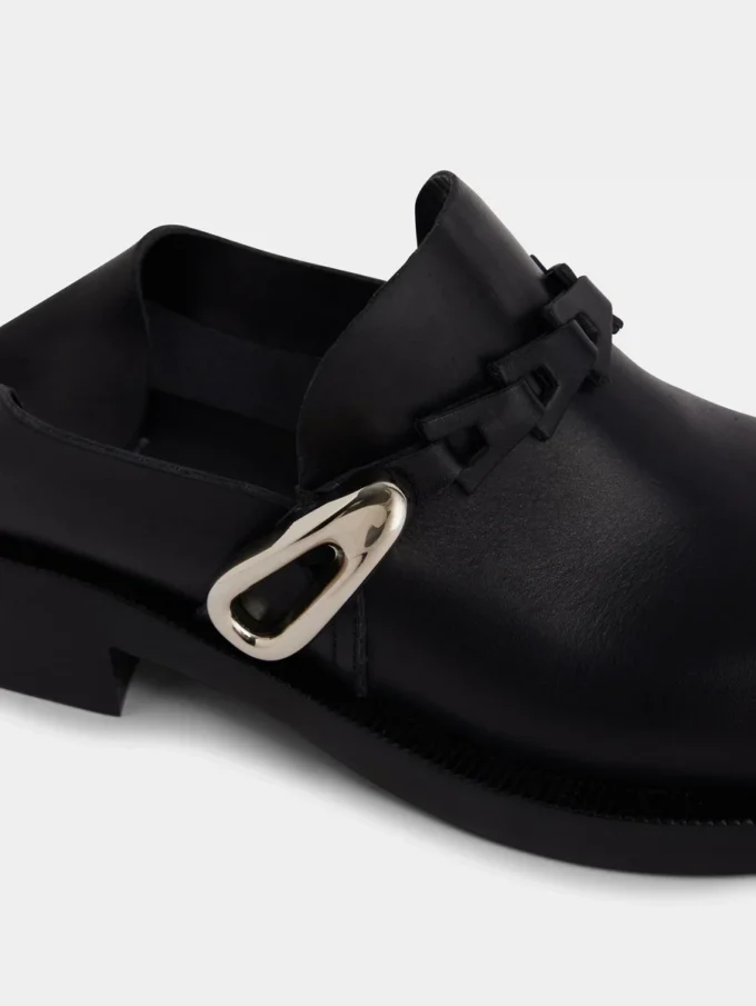 Black mules in smooth leather