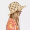 Bob in raffia