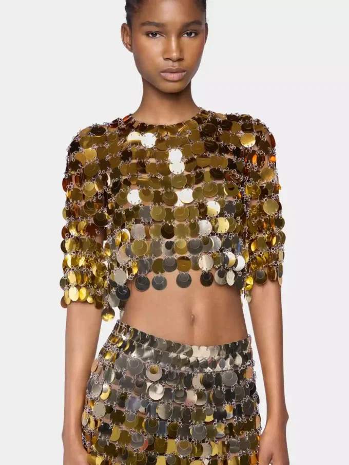 Cropped top in gradient assembly