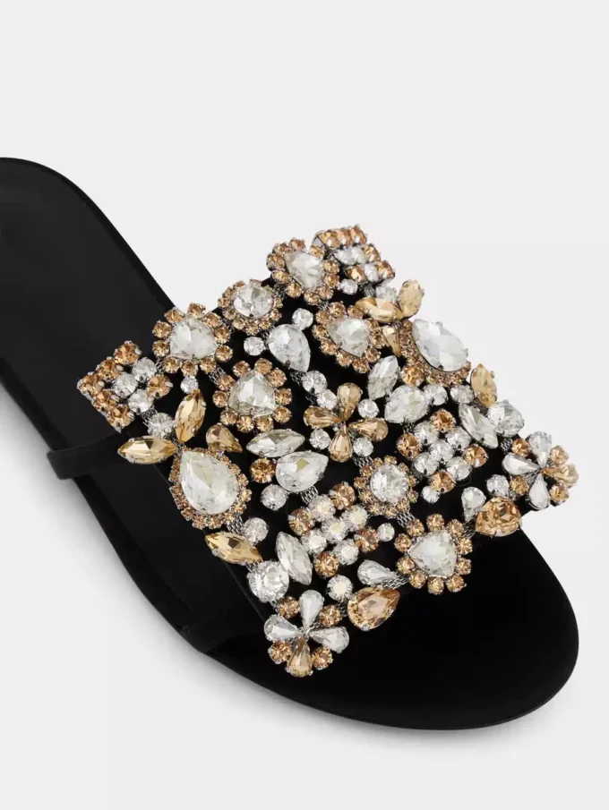 Flat sandals with strass