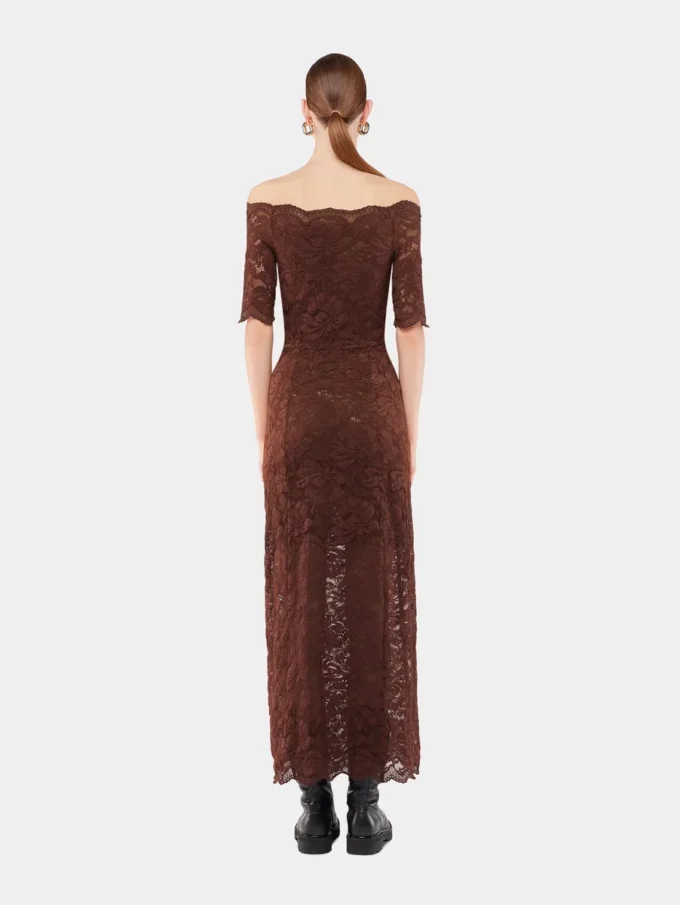 Long dress in lace