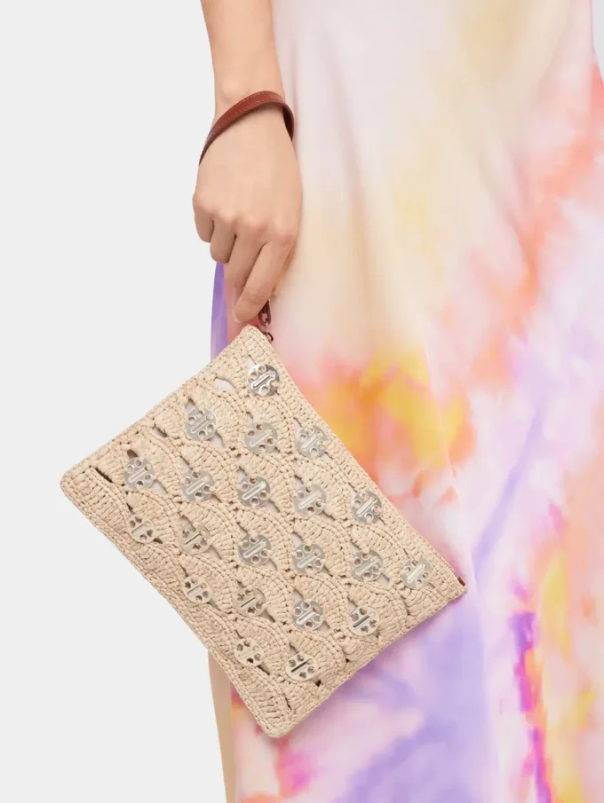 Pouch in raffia
