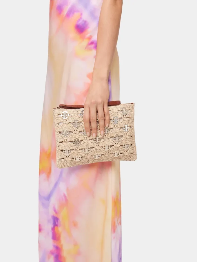 Pouch in raffia